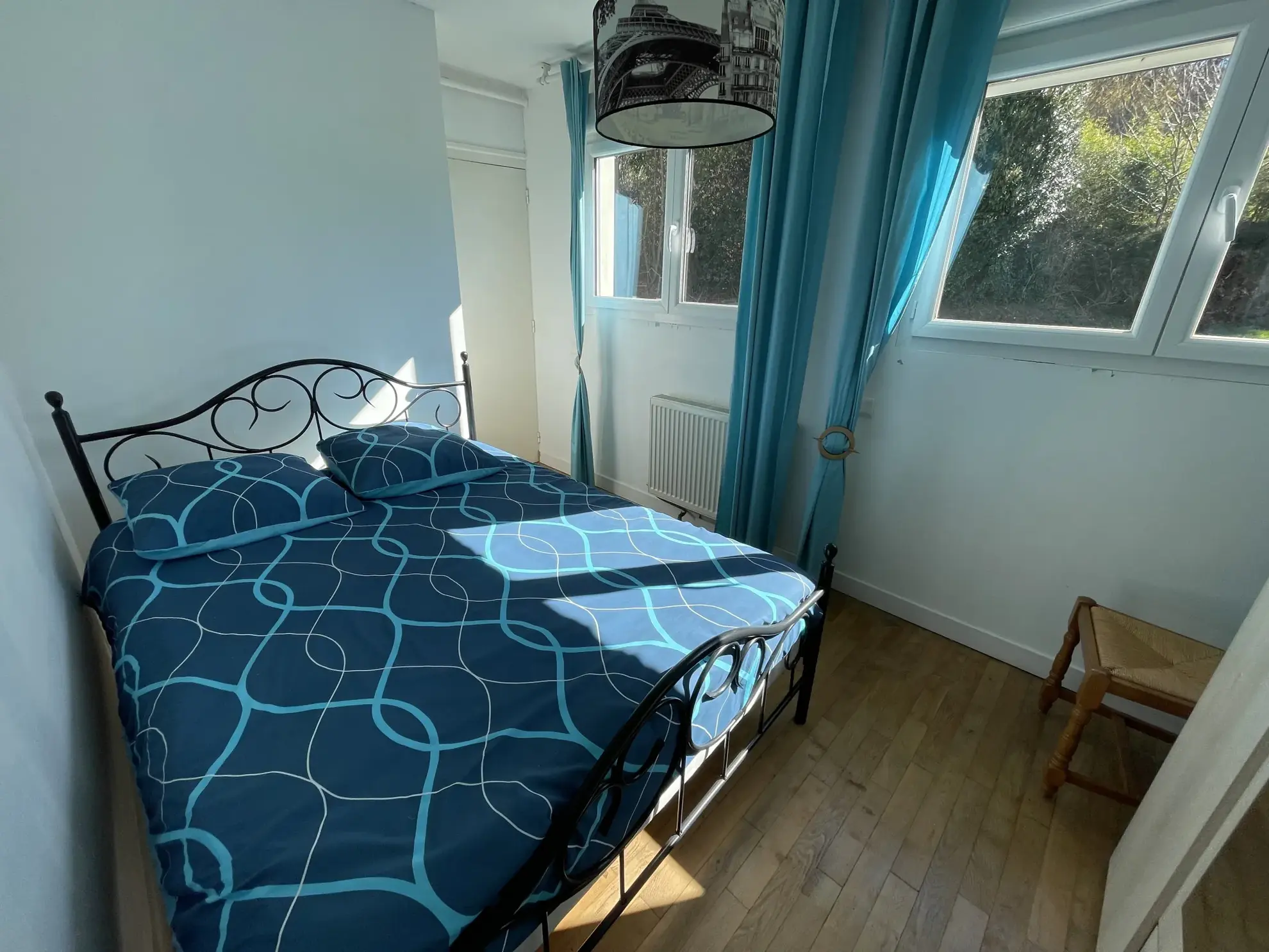 Ensemble immobilier de deux maisons à Chenailler-Mascheix avec terrain et vue panoramique 
