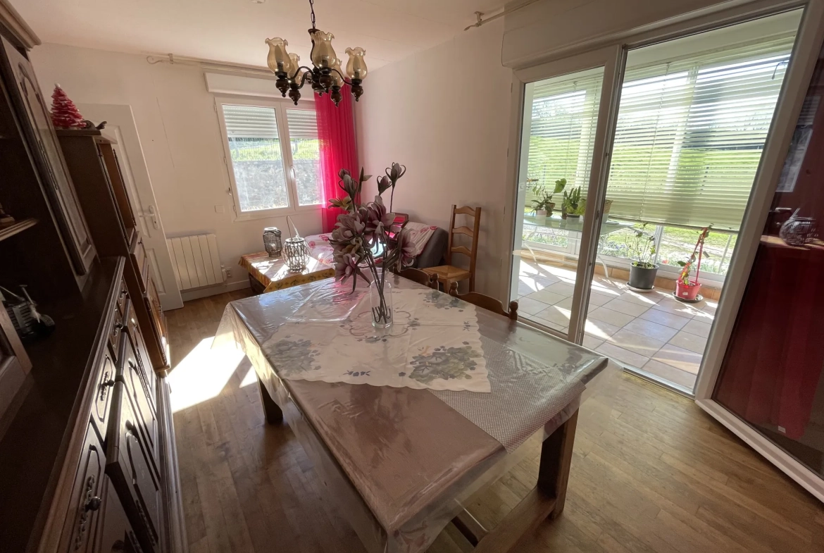 Ensemble immobilier de deux maisons à Chenailler-Mascheix avec terrain et vue panoramique 