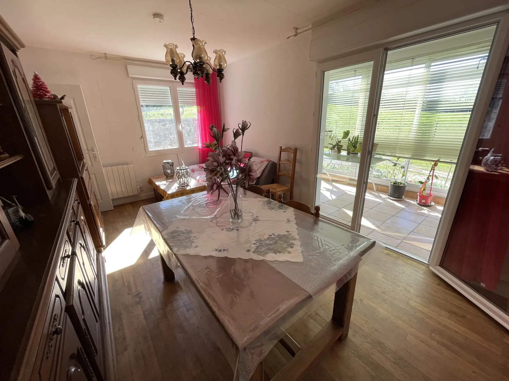 Ensemble immobilier de deux maisons à Chenailler-Mascheix avec terrain et vue panoramique 
