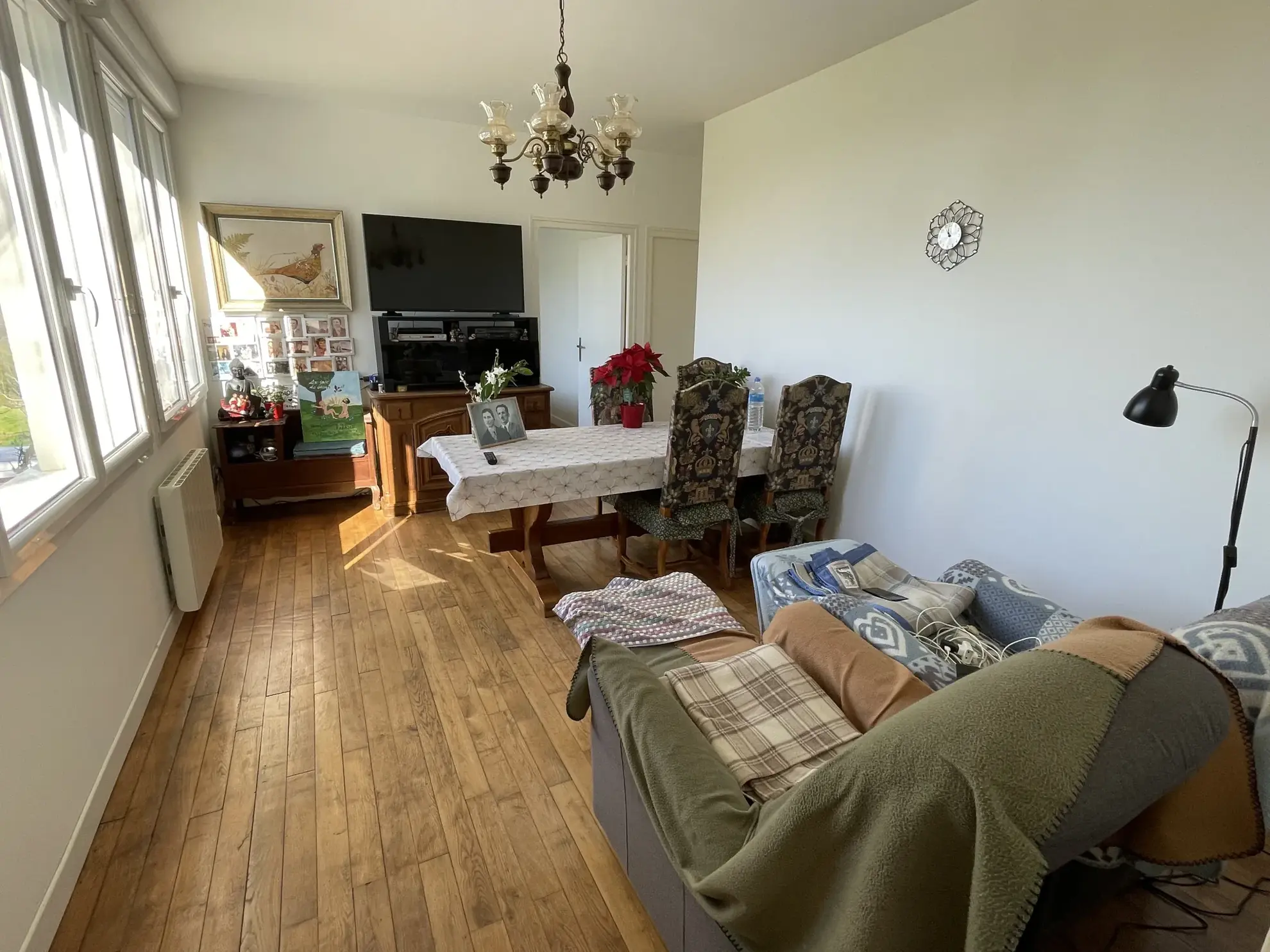 Ensemble immobilier de deux maisons à Chenailler-Mascheix avec terrain et vue panoramique 