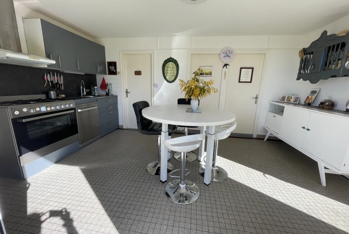 Ensemble immobilier de deux maisons à Chenailler-Mascheix avec terrain et vue panoramique 