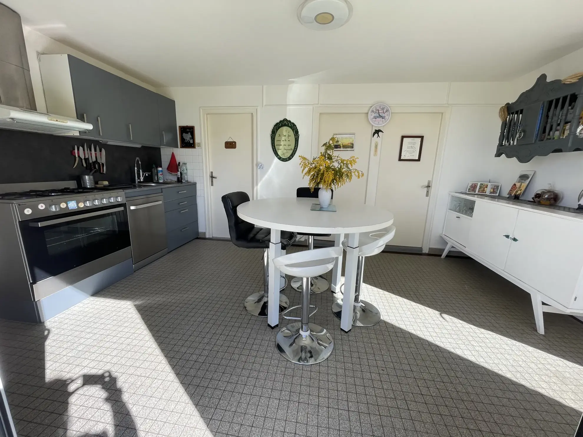 Ensemble immobilier de deux maisons à Chenailler-Mascheix avec terrain et vue panoramique 