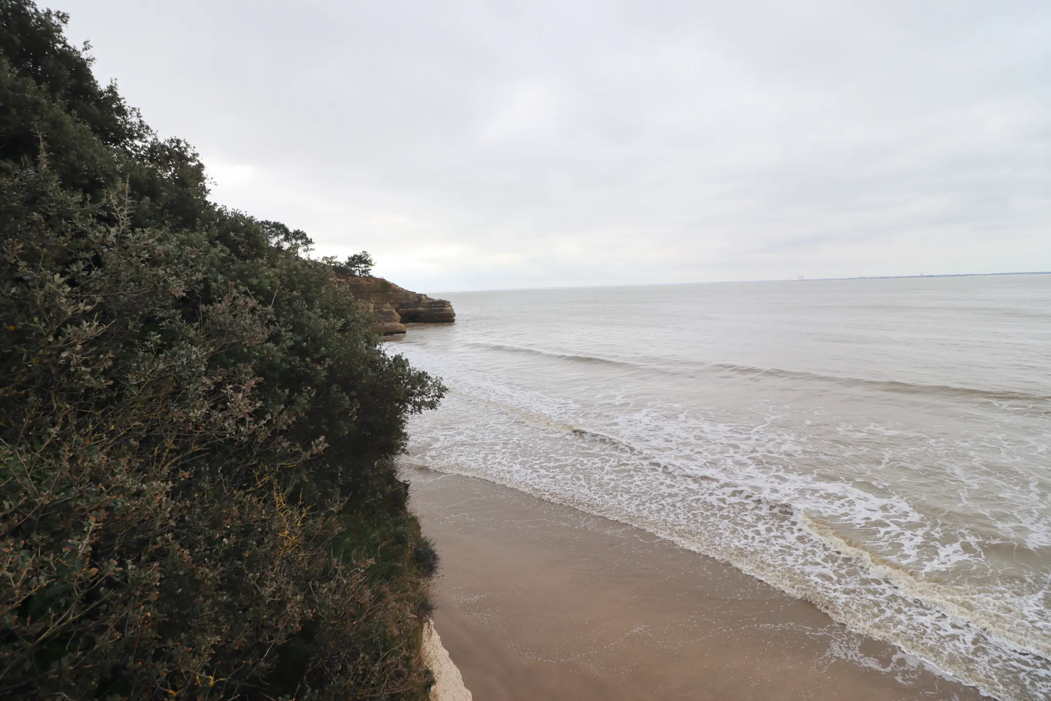 Maison rénovée avec jardin privé à Meschers-sur-Gironde proche de la plage 