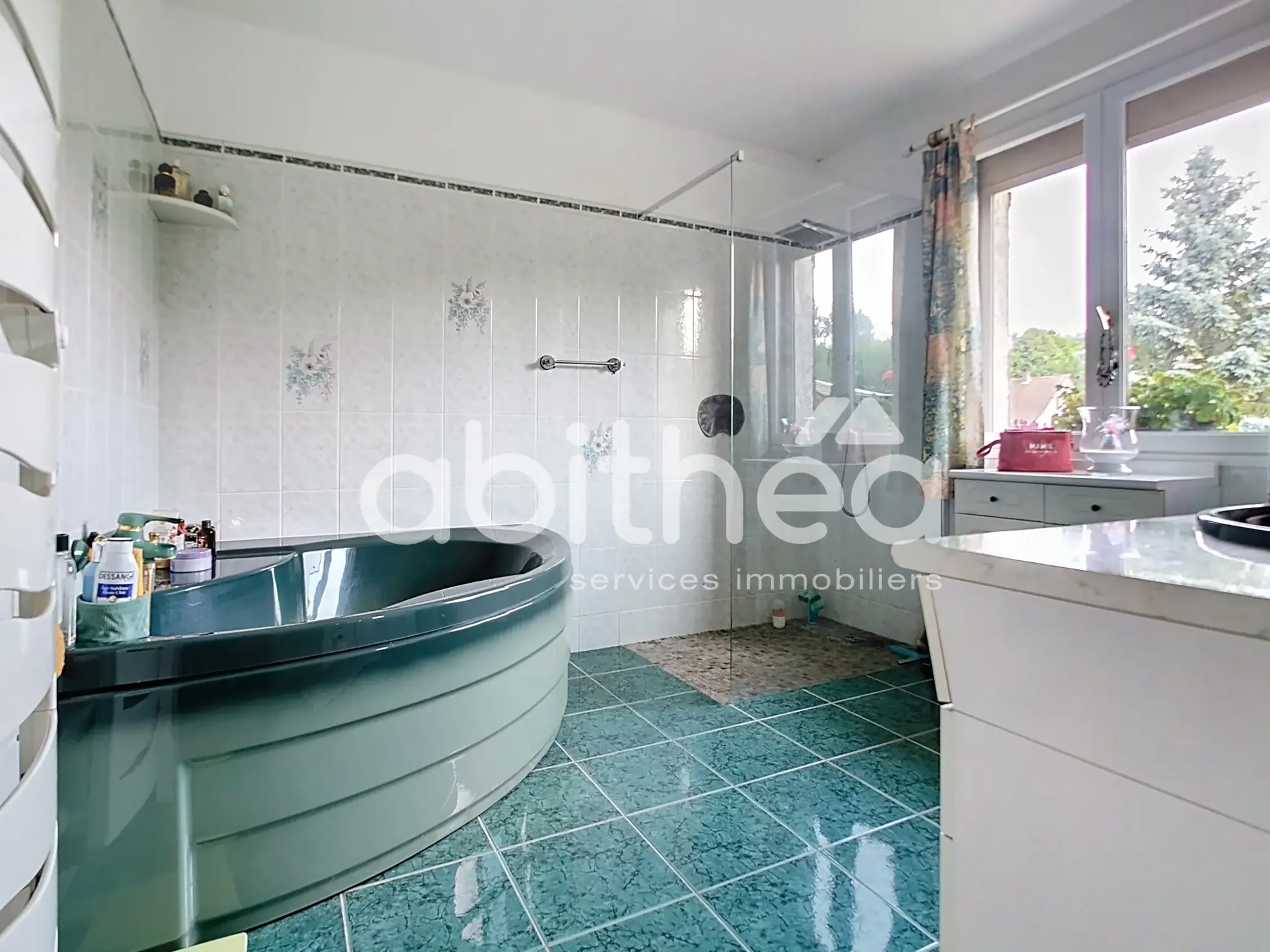 Maison 4 pièces à Feuges - 135 m² avec piscine et jardin 