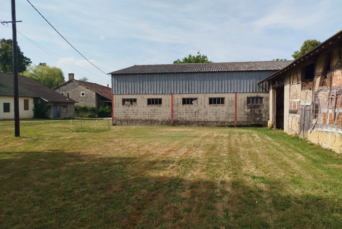 Ferme à rénover avec grand terrain à Romenay - Opportunité à Pont de Vaux 