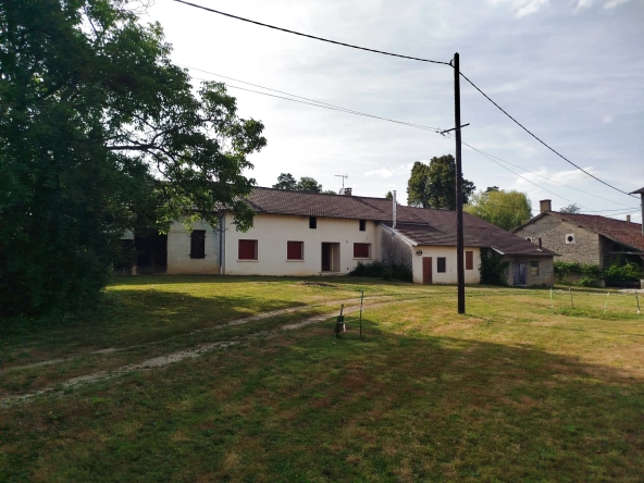 Ferme à rénover avec grand terrain à Romenay - Opportunité à Pont de Vaux