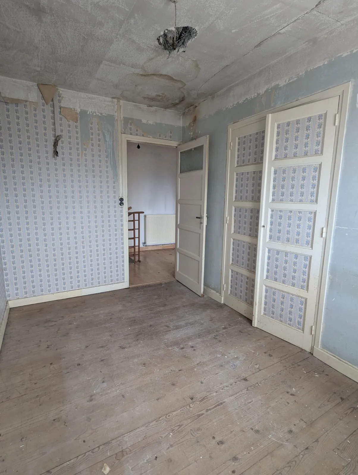 Maison à réhabiliter de 125 m2 à La Buisse, en Isère, avec jardin et parking 