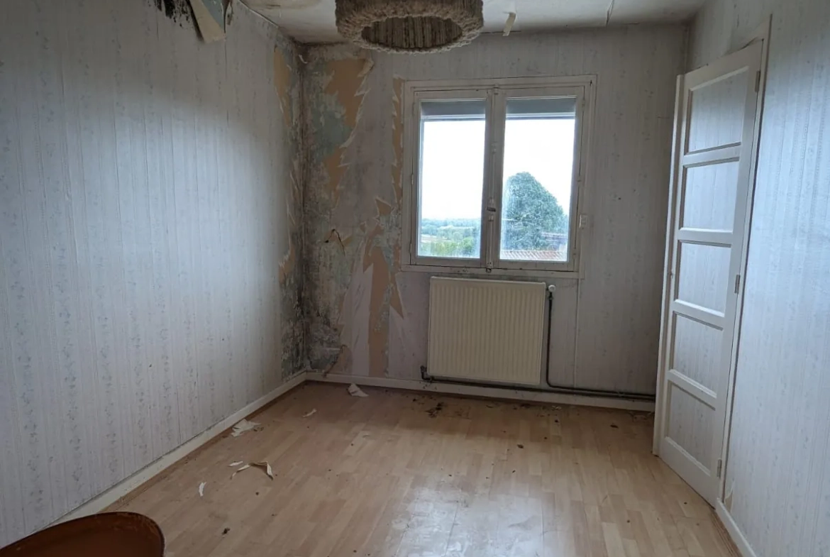 Maison à réhabiliter de 125 m2 à La Buisse, en Isère, avec jardin et parking 