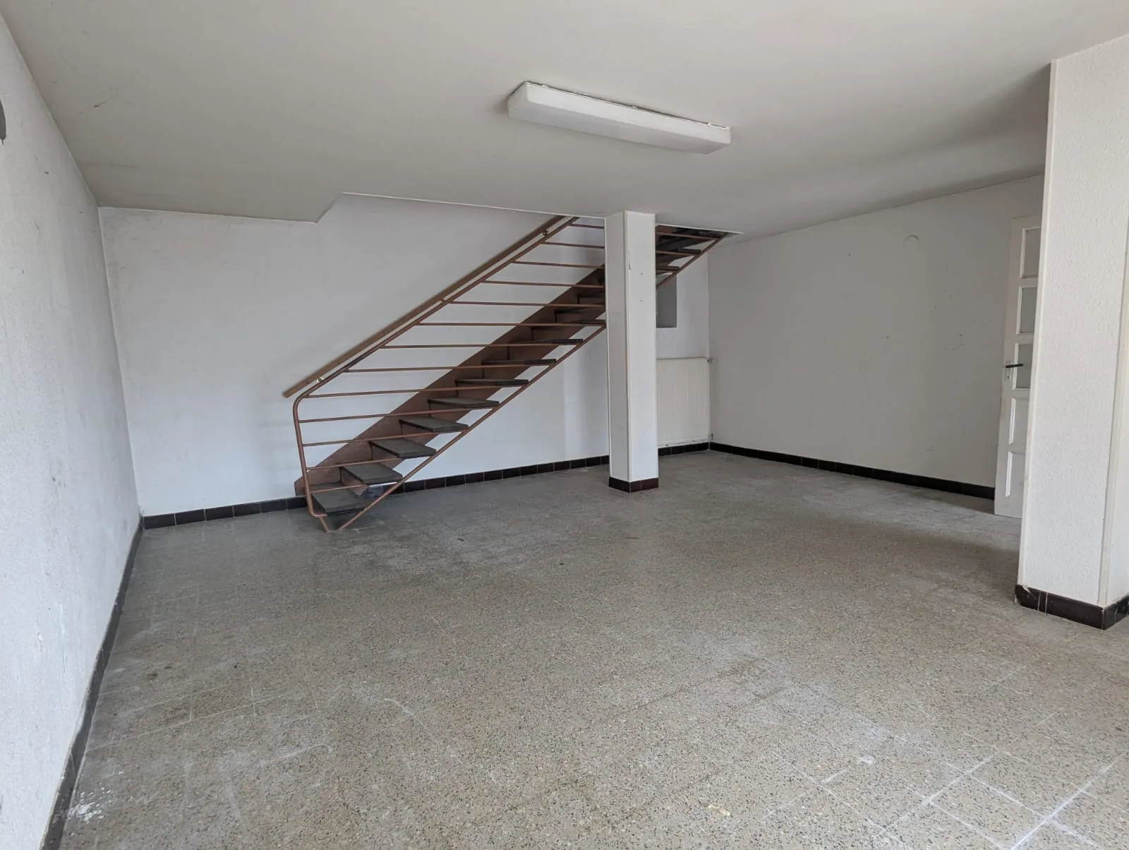 Maison à réhabiliter de 125 m2 à La Buisse, en Isère, avec jardin et parking 