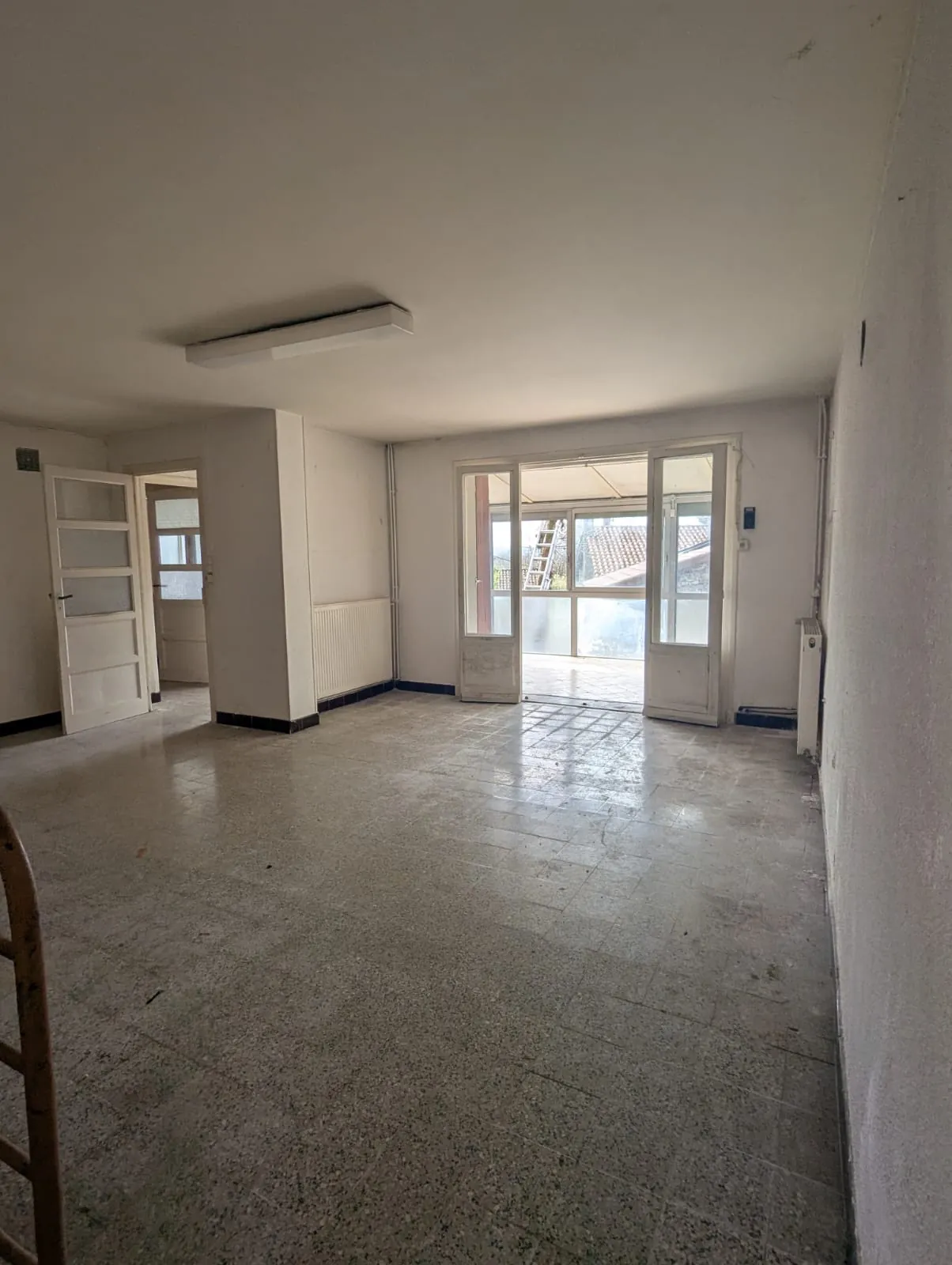 Maison à réhabiliter de 125 m2 à La Buisse, en Isère, avec jardin et parking 