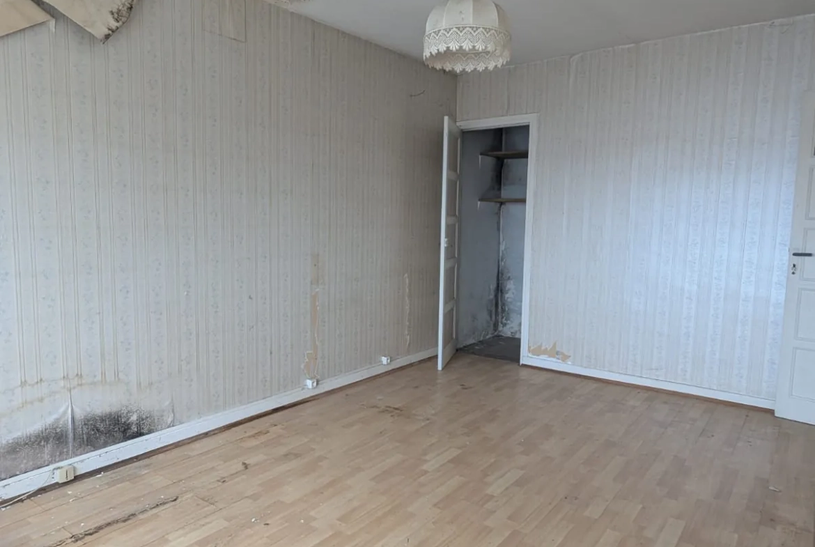 Maison à réhabiliter de 125 m2 à La Buisse, en Isère, avec jardin et parking 