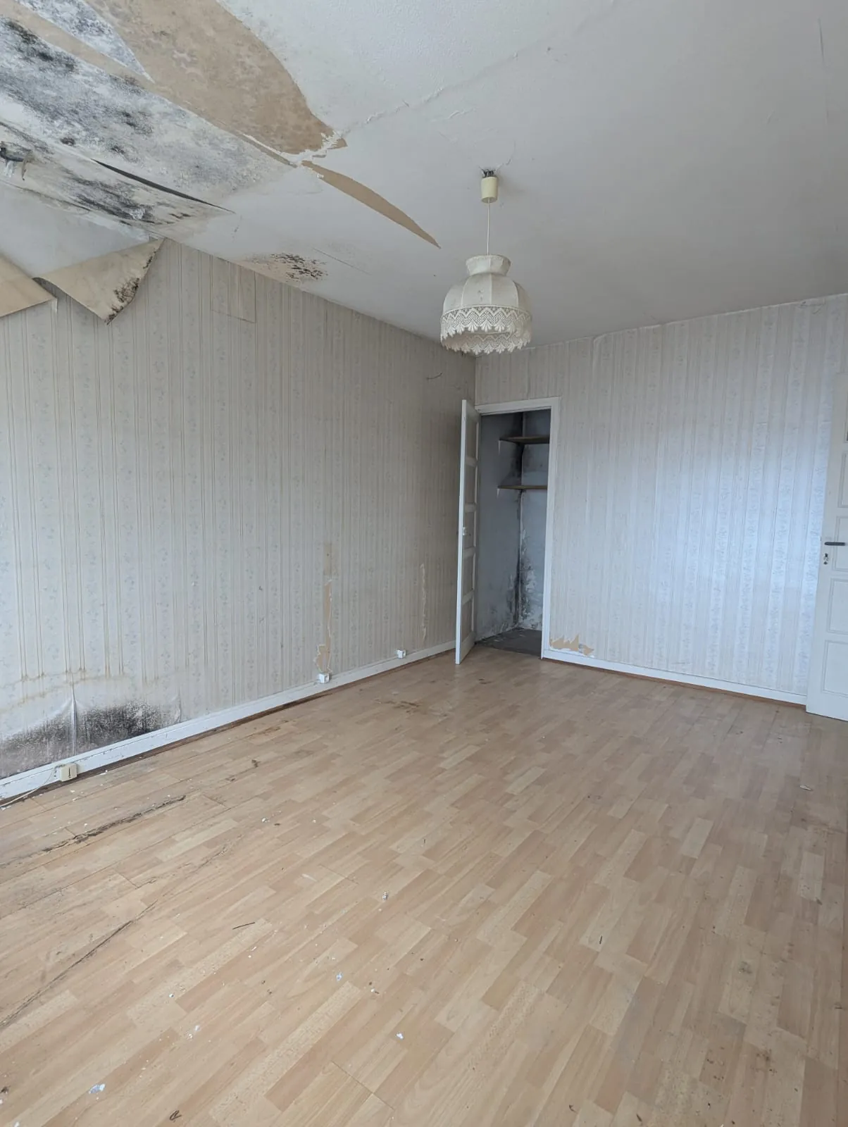 Maison à réhabiliter de 125 m2 à La Buisse, en Isère, avec jardin et parking 