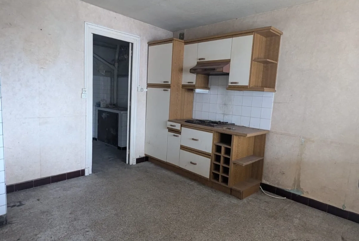 Maison à réhabiliter de 125 m2 à La Buisse, en Isère, avec jardin et parking 