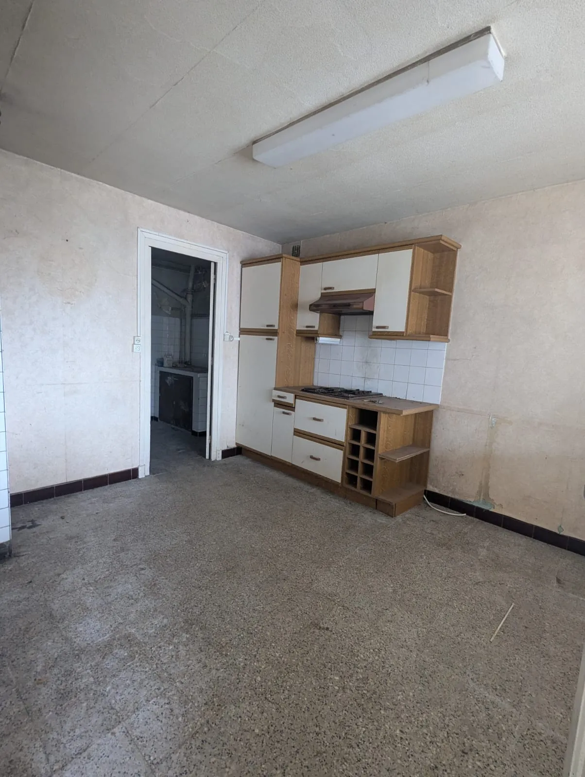 Maison à réhabiliter de 125 m2 à La Buisse, en Isère, avec jardin et parking 
