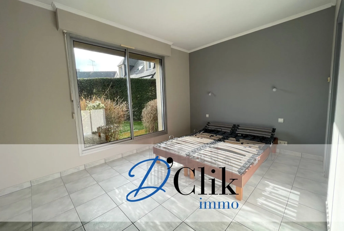 Maison d'architecte à vendre à Changé – 4 chambres, jardin clos, terrasse, calme 