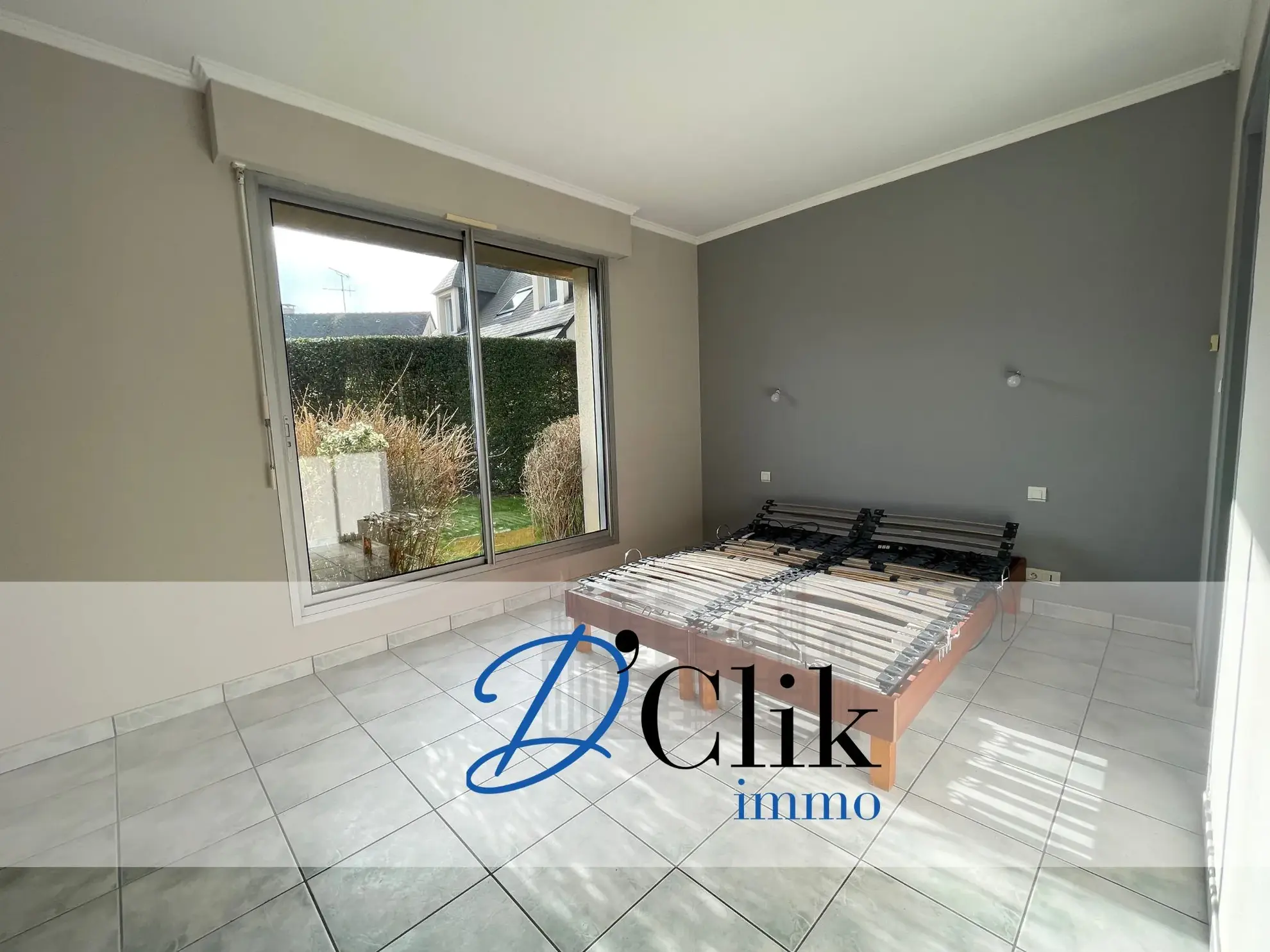 Maison d'architecte à vendre à Changé – 4 chambres, jardin clos, terrasse, calme 