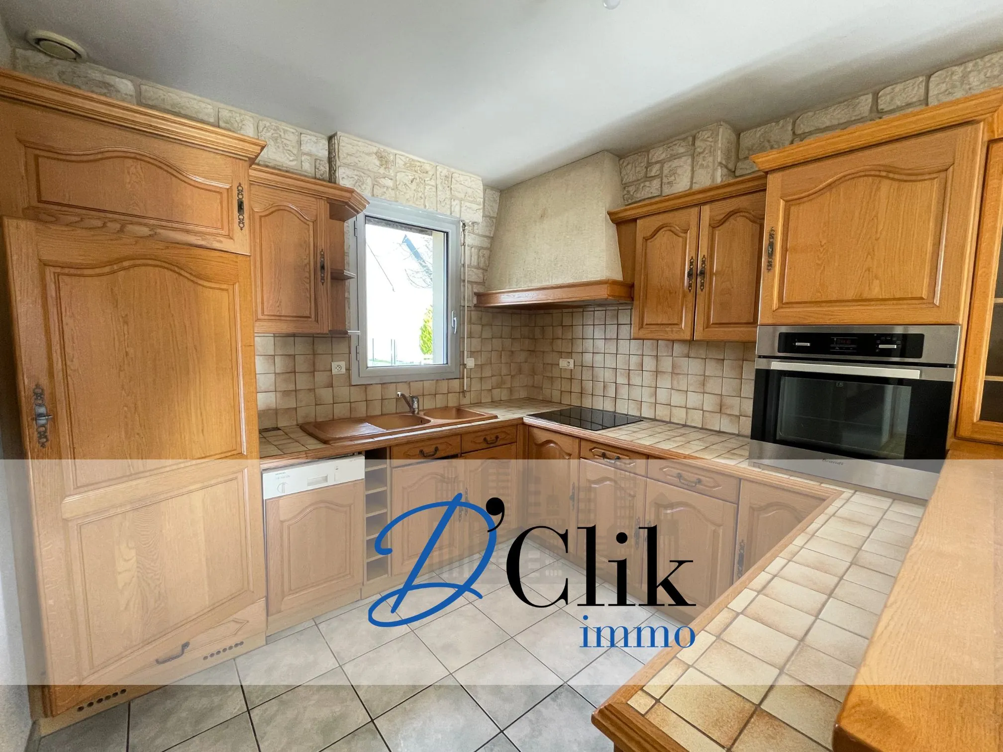 Maison d'architecte à vendre à Changé – 4 chambres, jardin clos, terrasse, calme 