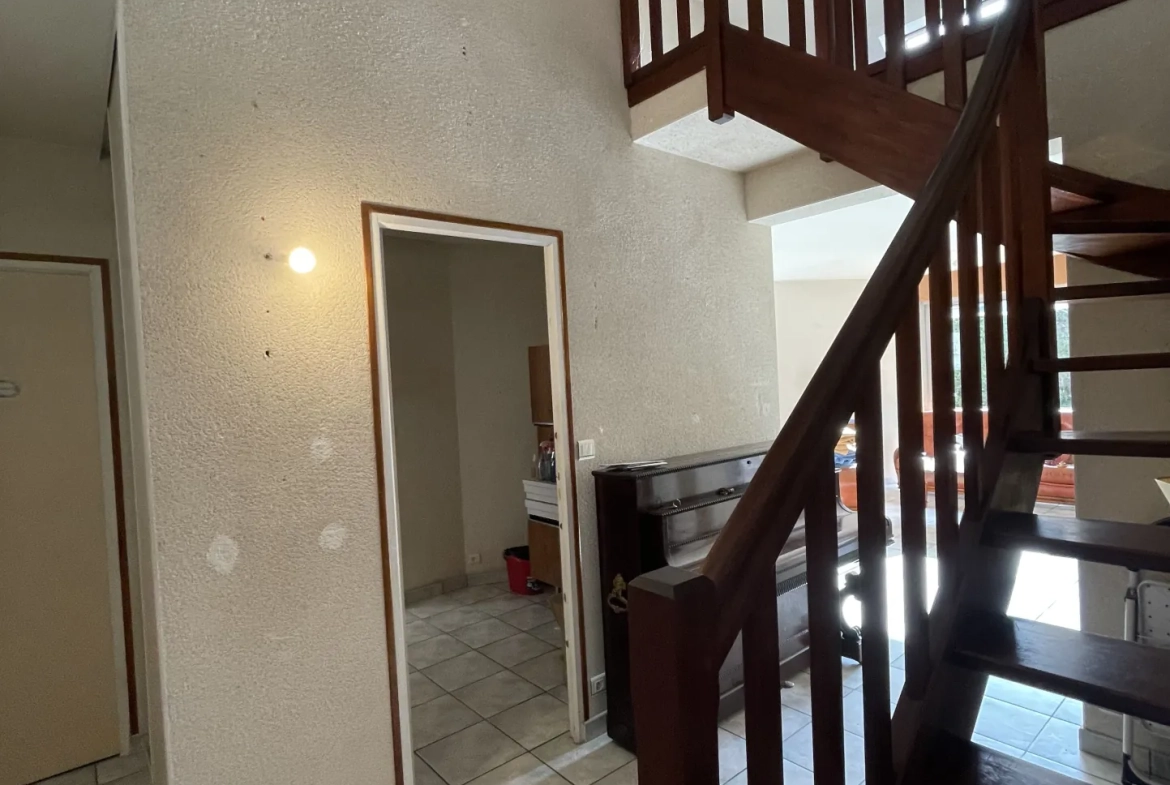Maison d'architecte à vendre à Changé – 4 chambres, jardin clos, terrasse, calme 