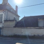 Immeuble de rapport à Tonnerre avec jardin, dépendances et potentiel de rénovation
