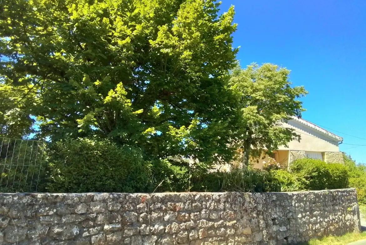Charmante villa avec jardin et vue panoramique à Chassiers (07110) 