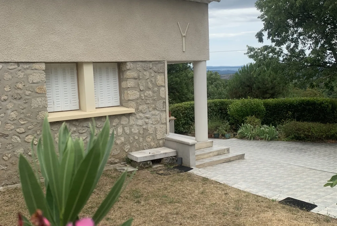 Charmante villa avec jardin et vue panoramique à Chassiers (07110) 