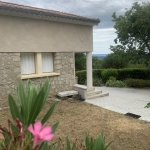 Charmante villa avec jardin et vue panoramique à Chassiers (07110)