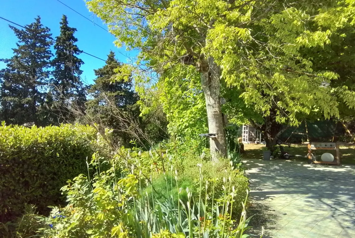 Charmante villa avec jardin et vue panoramique à Chassiers (07110) 