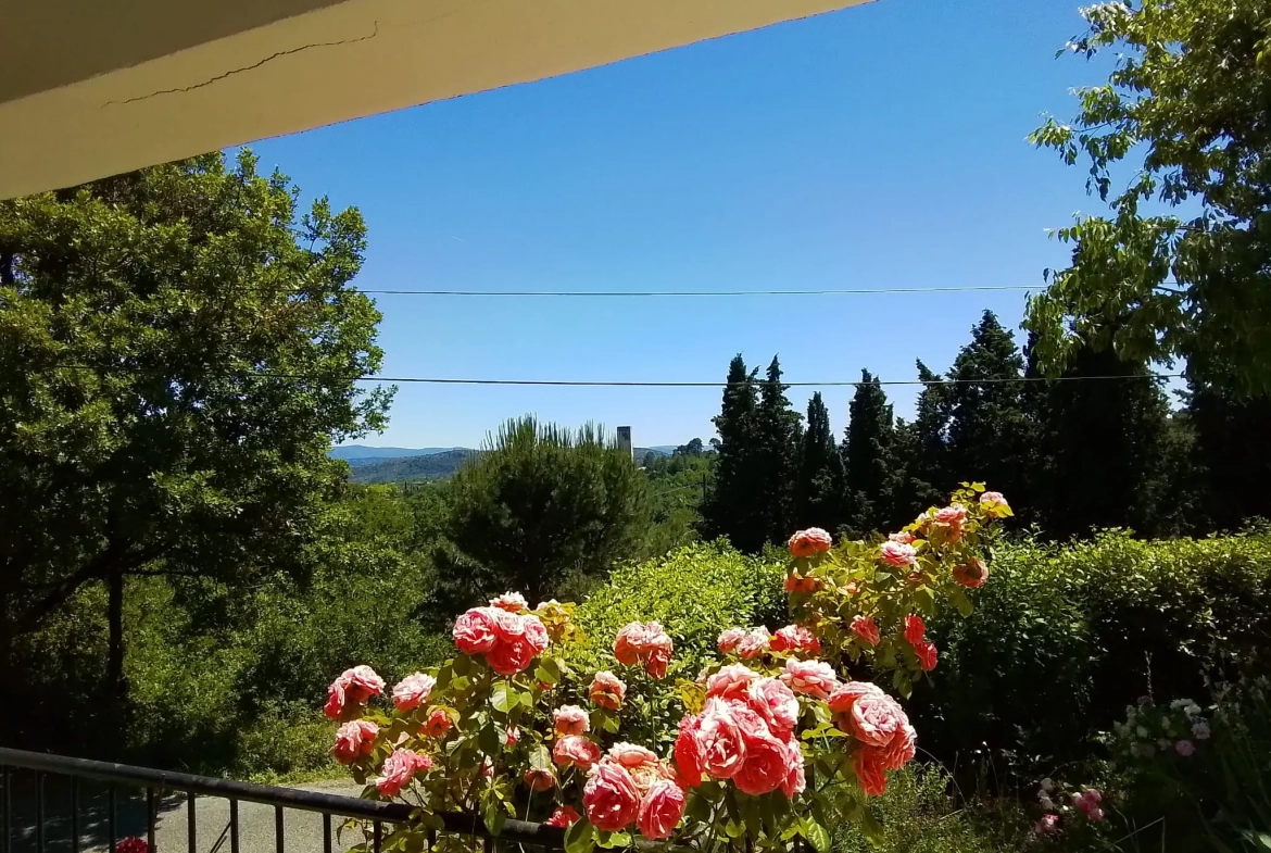 Charmante villa avec jardin et vue panoramique à Chassiers (07110) 