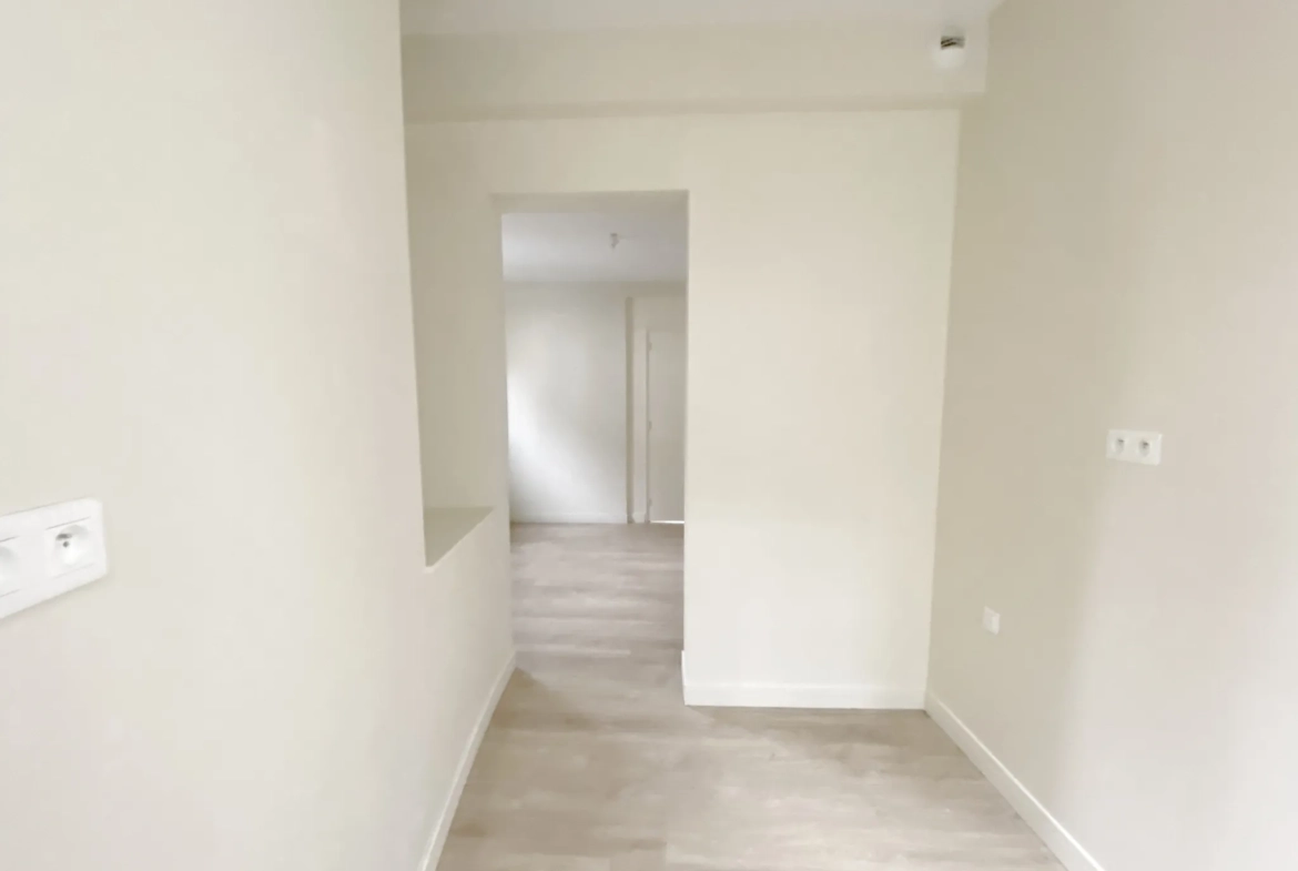 Appartement 2/3 pièces en RDC à Versailles Notre-Dame-les-Pres avec cave 