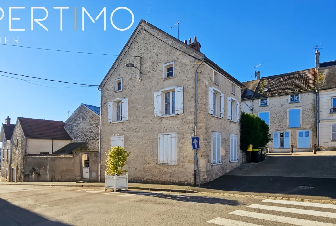 Maison de village en pierre à Méréville avec fort potentiel de rénovation 