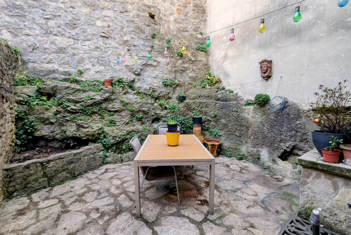 Superbe maison en pierre avec deux logements à Boussagues 