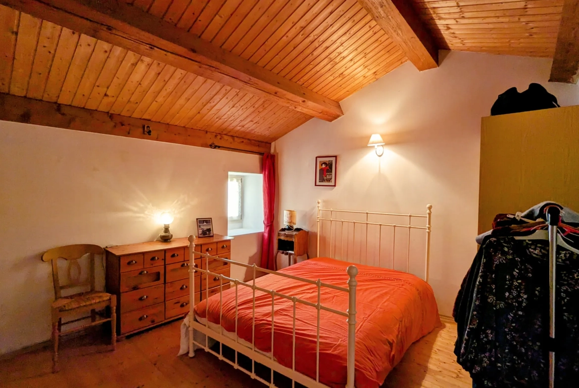 Superbe maison en pierre avec deux logements à Boussagues 