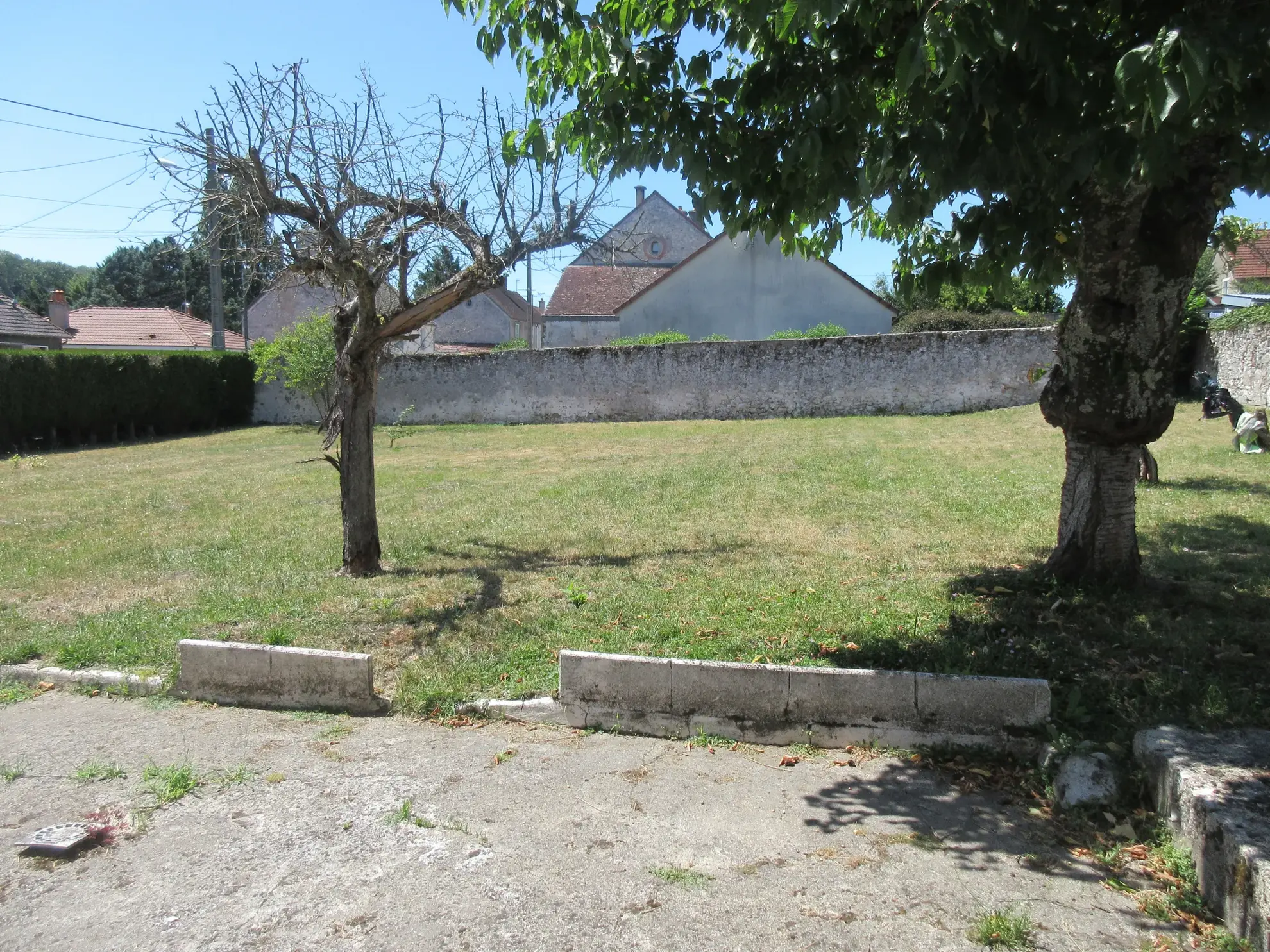 À vendre maison briarde à Jouy-sur-Morin - 171 m² à rénover, grand terrain 