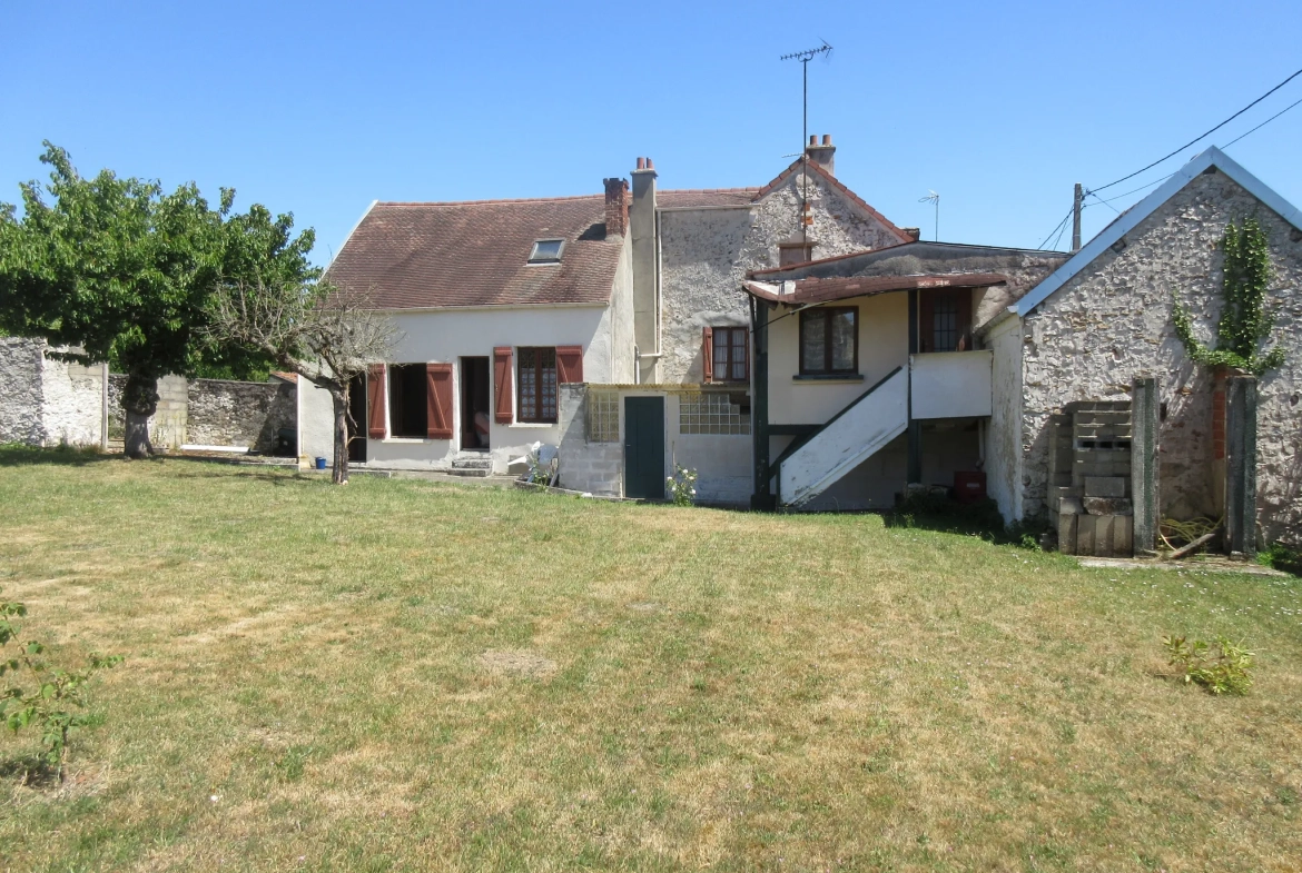 À vendre maison briarde à Jouy-sur-Morin - 171 m² à rénover, grand terrain 