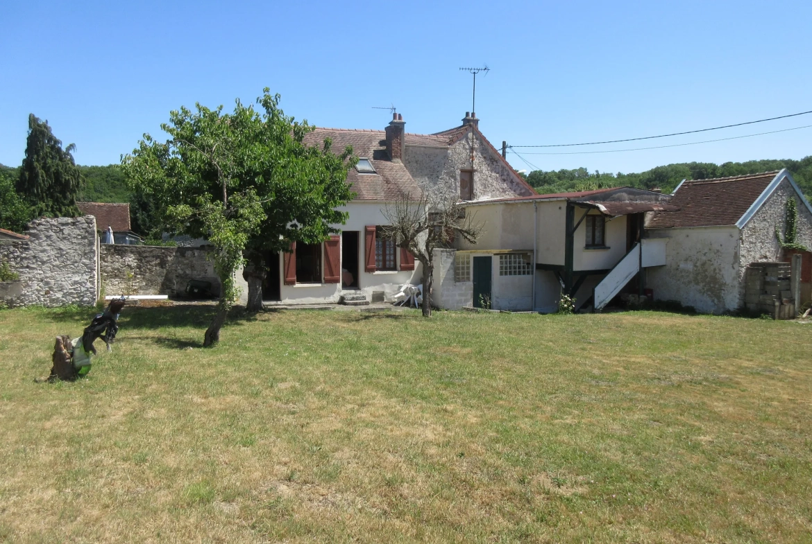 À vendre maison briarde à Jouy-sur-Morin - 171 m² à rénover, grand terrain 