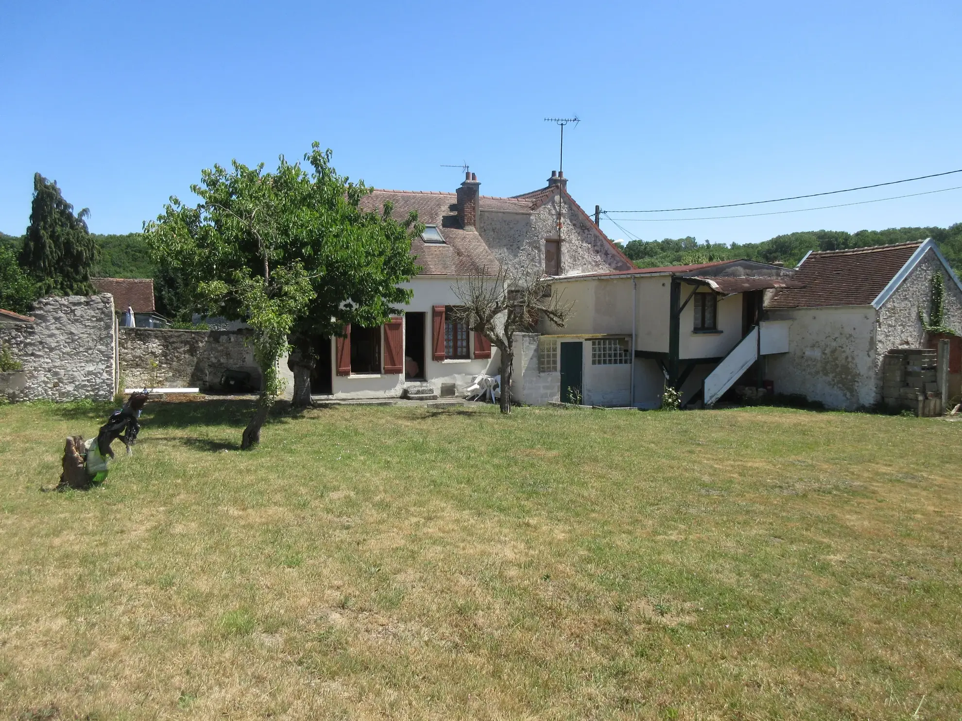À vendre maison briarde à Jouy-sur-Morin - 171 m² à rénover, grand terrain 