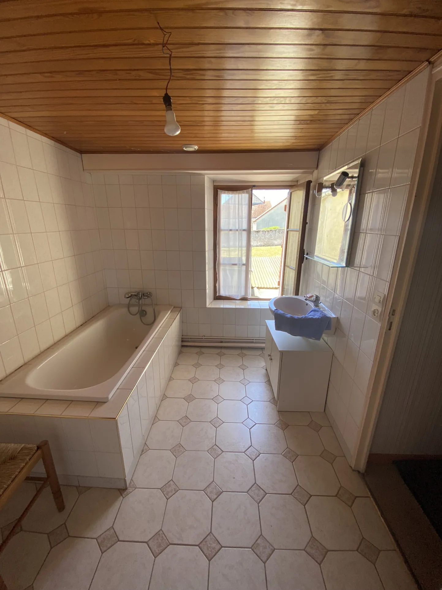 À vendre maison briarde à Jouy-sur-Morin - 171 m² à rénover, grand terrain 