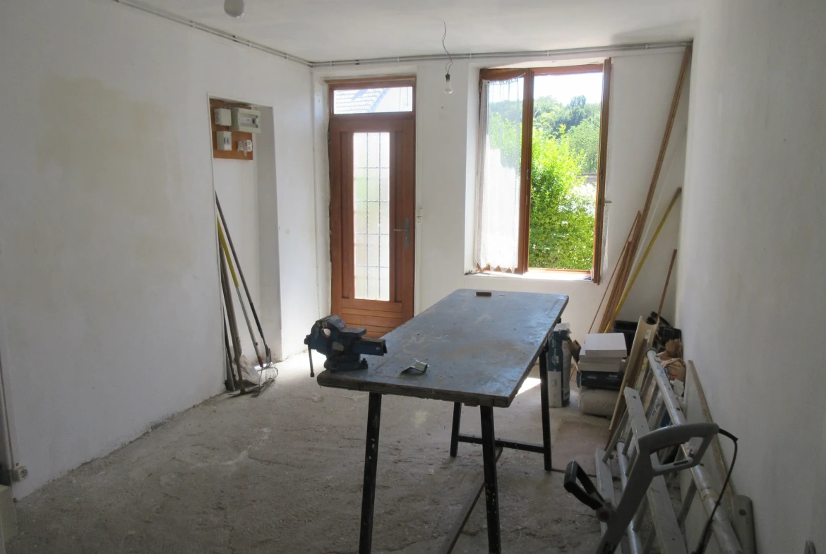 À vendre maison briarde à Jouy-sur-Morin - 171 m² à rénover, grand terrain 