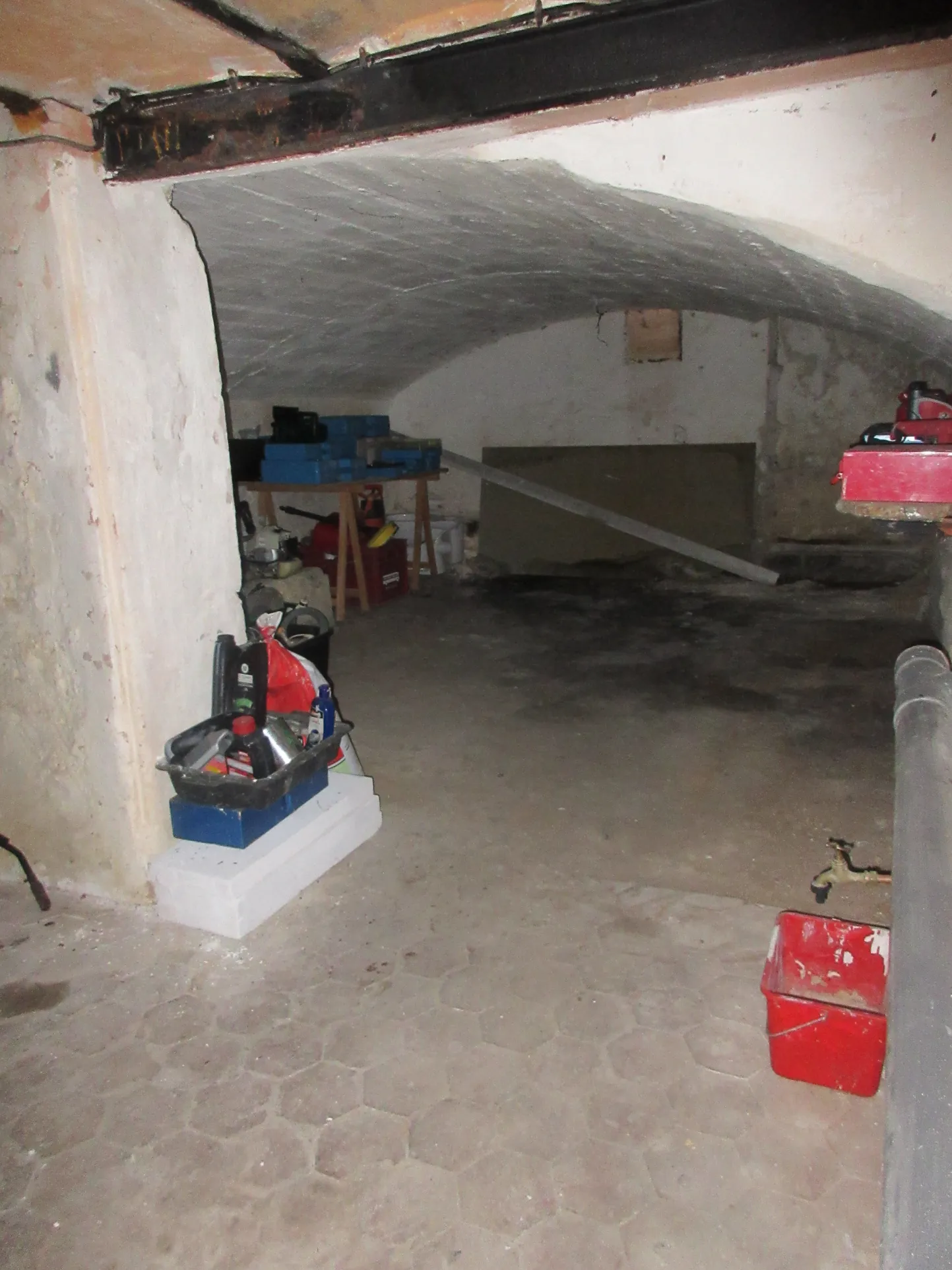 À vendre maison briarde à Jouy-sur-Morin - 171 m² à rénover, grand terrain 