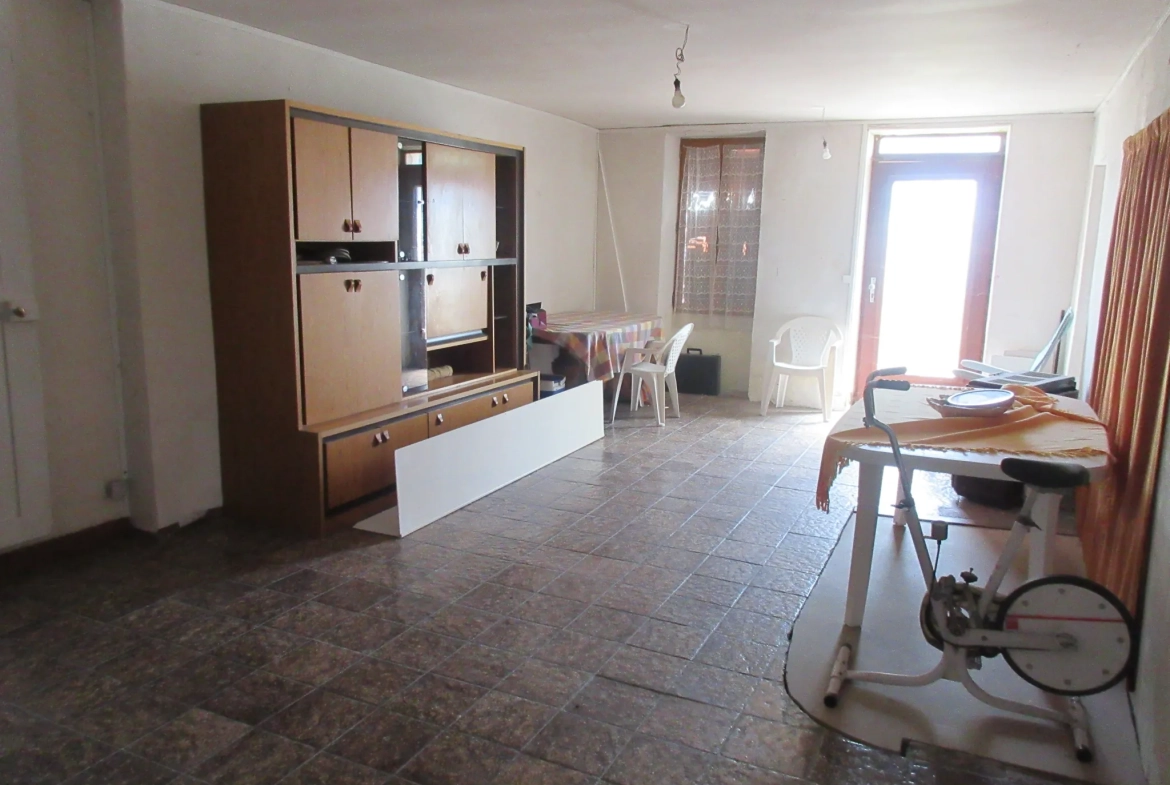 À vendre maison briarde à Jouy-sur-Morin - 171 m² à rénover, grand terrain 