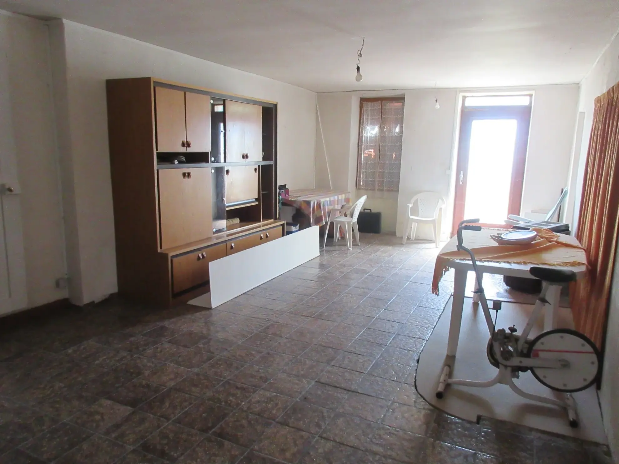 À vendre maison briarde à Jouy-sur-Morin - 171 m² à rénover, grand terrain 