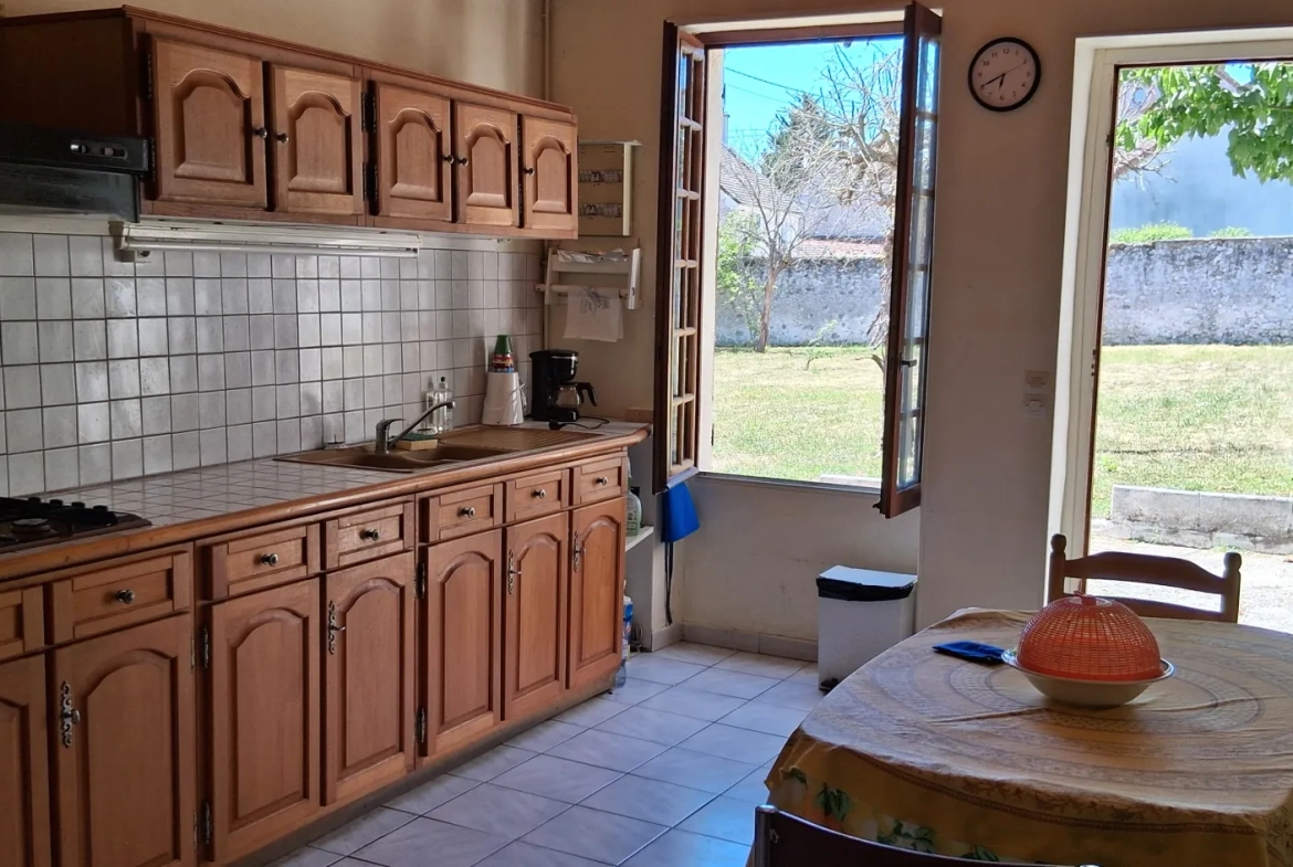À vendre maison briarde à Jouy-sur-Morin - 171 m² à rénover, grand terrain 