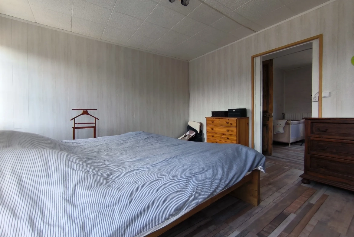 Maison de ville de 142 m² à Caudebec-lès-Elbeuf avec cour et 4 chambres 