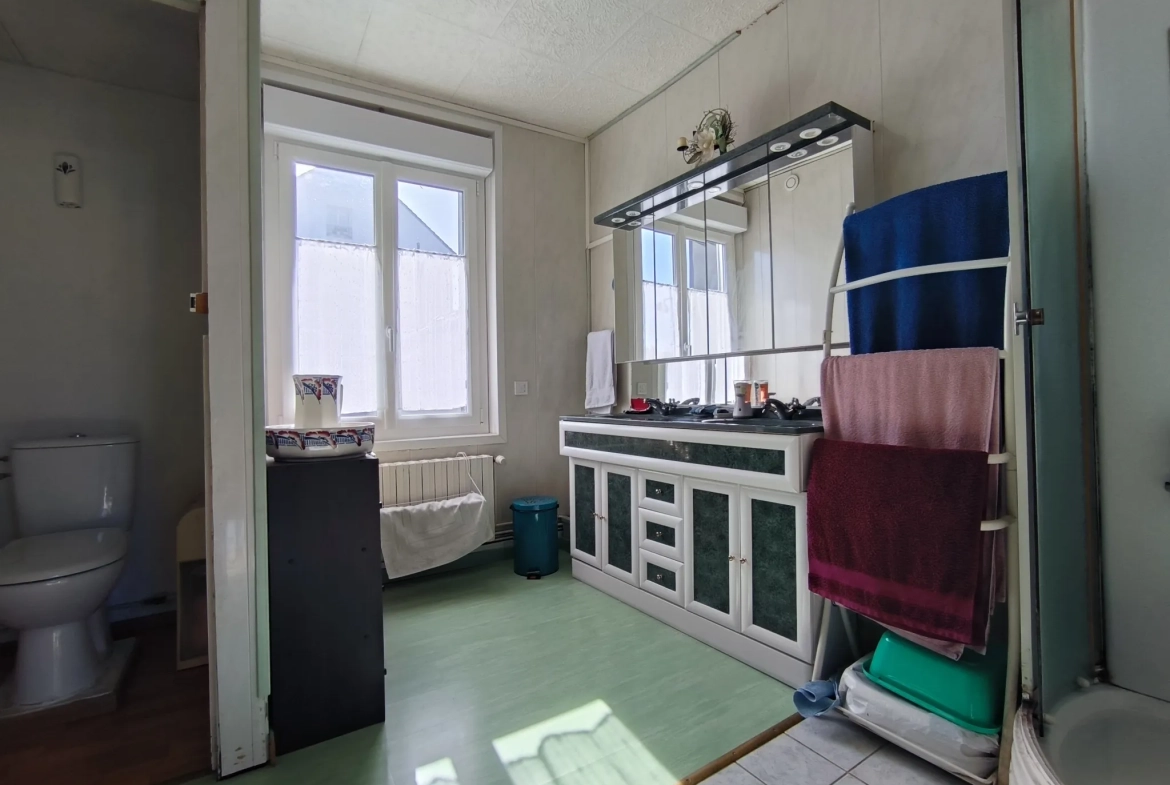 Maison de ville de 142 m² à Caudebec-lès-Elbeuf avec cour et 4 chambres 