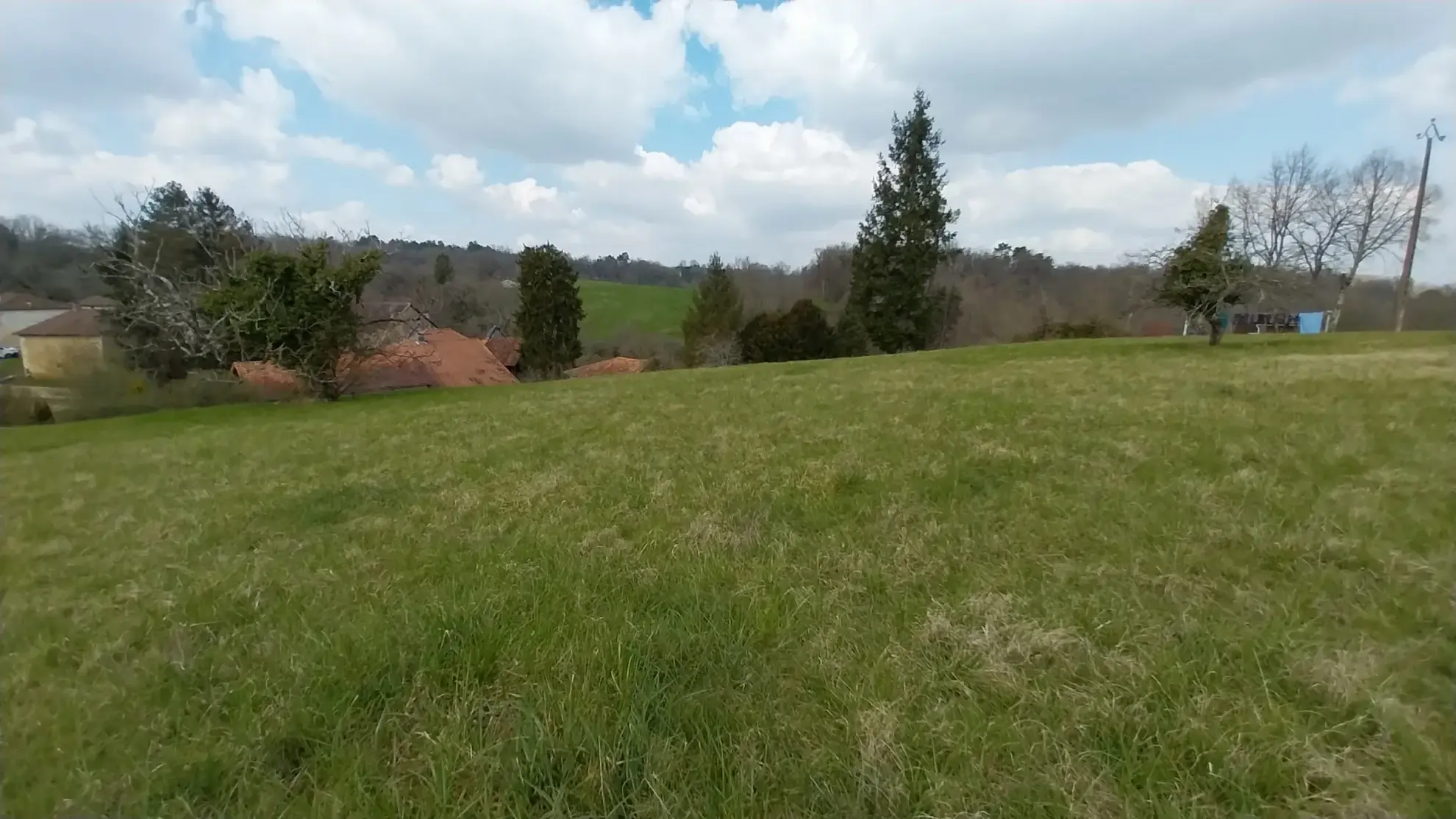 Maison de village avec 3 chambres et grand terrain dans le Périgord Vert 