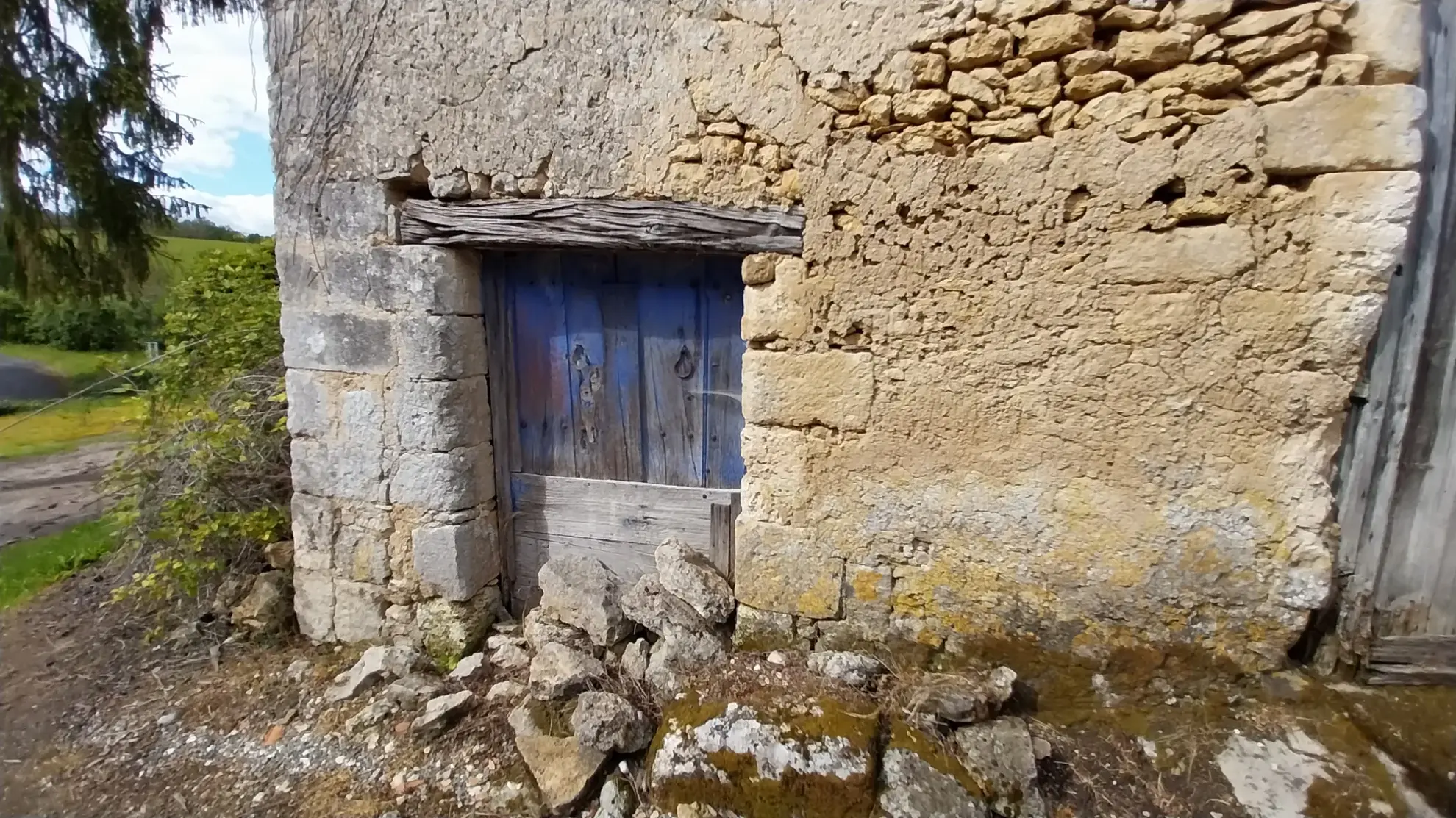 Maison de village avec 3 chambres et grand terrain dans le Périgord Vert 