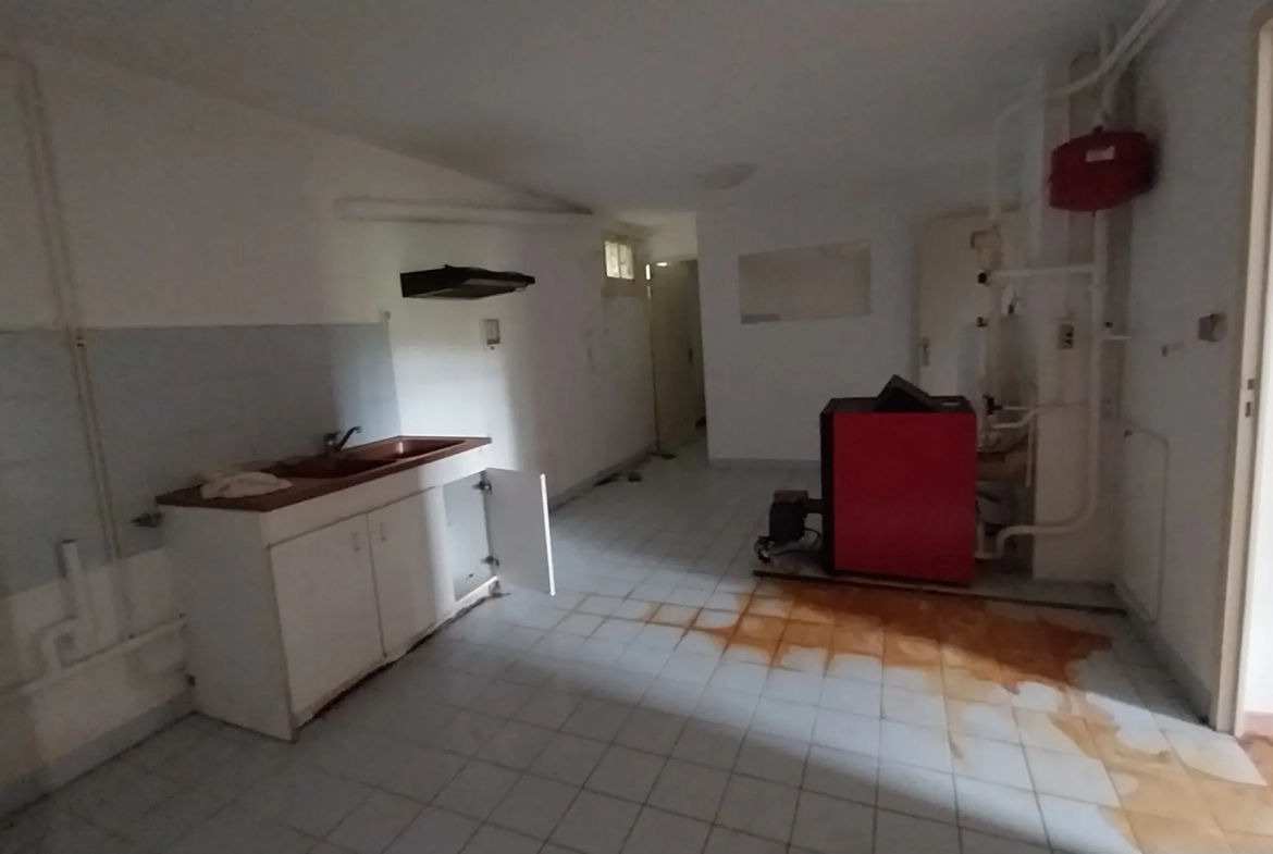 Maison de village avec 3 chambres et grand terrain dans le Périgord Vert 