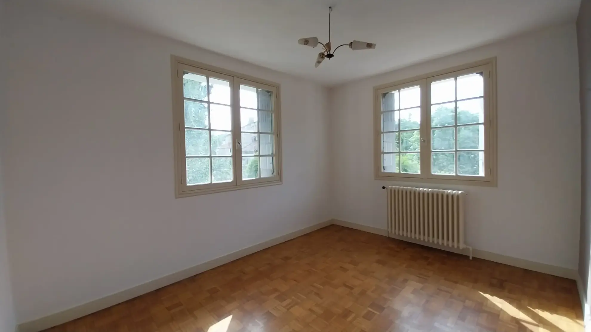 Maison de village avec 3 chambres et grand terrain dans le Périgord Vert 