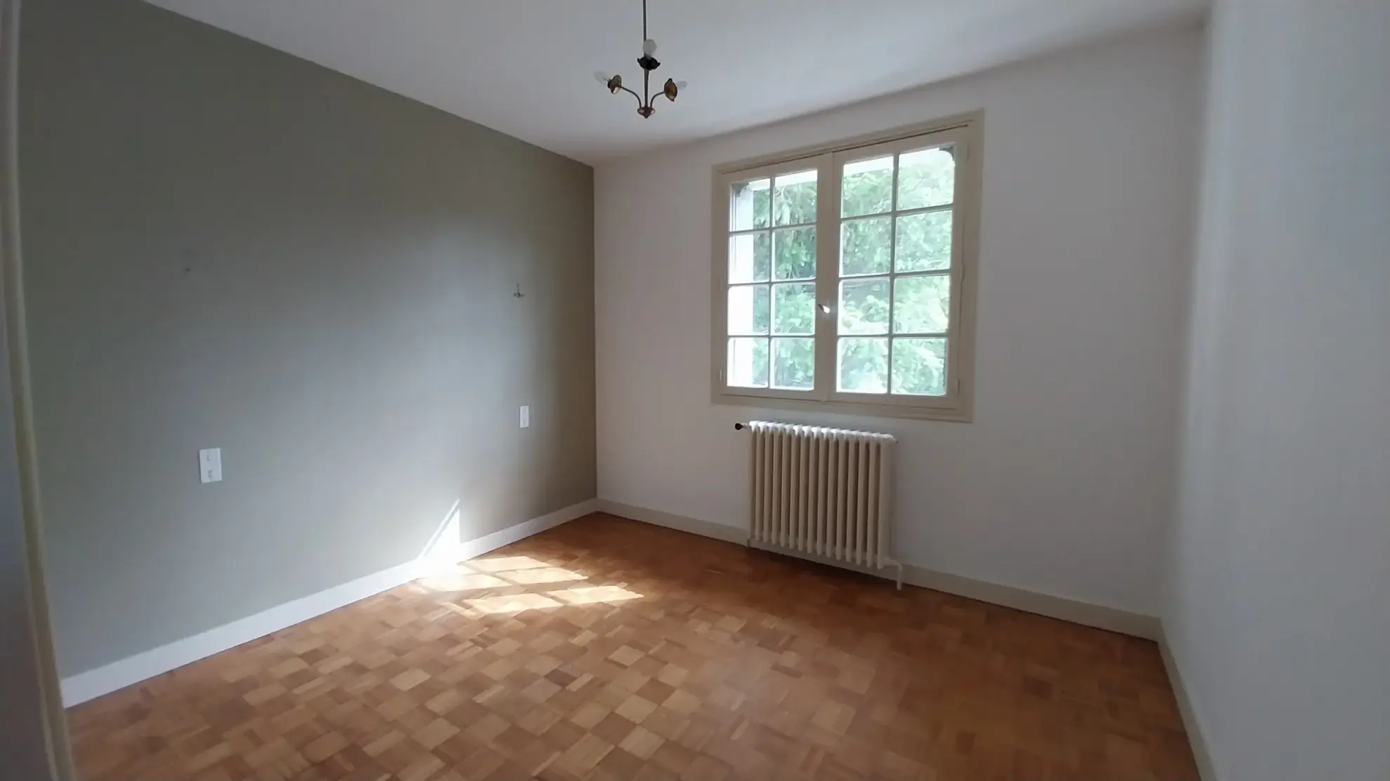 Maison de village avec 3 chambres et grand terrain dans le Périgord Vert 