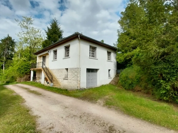 Maison de village avec 3 chambres et grand terrain dans le Périgord Vert